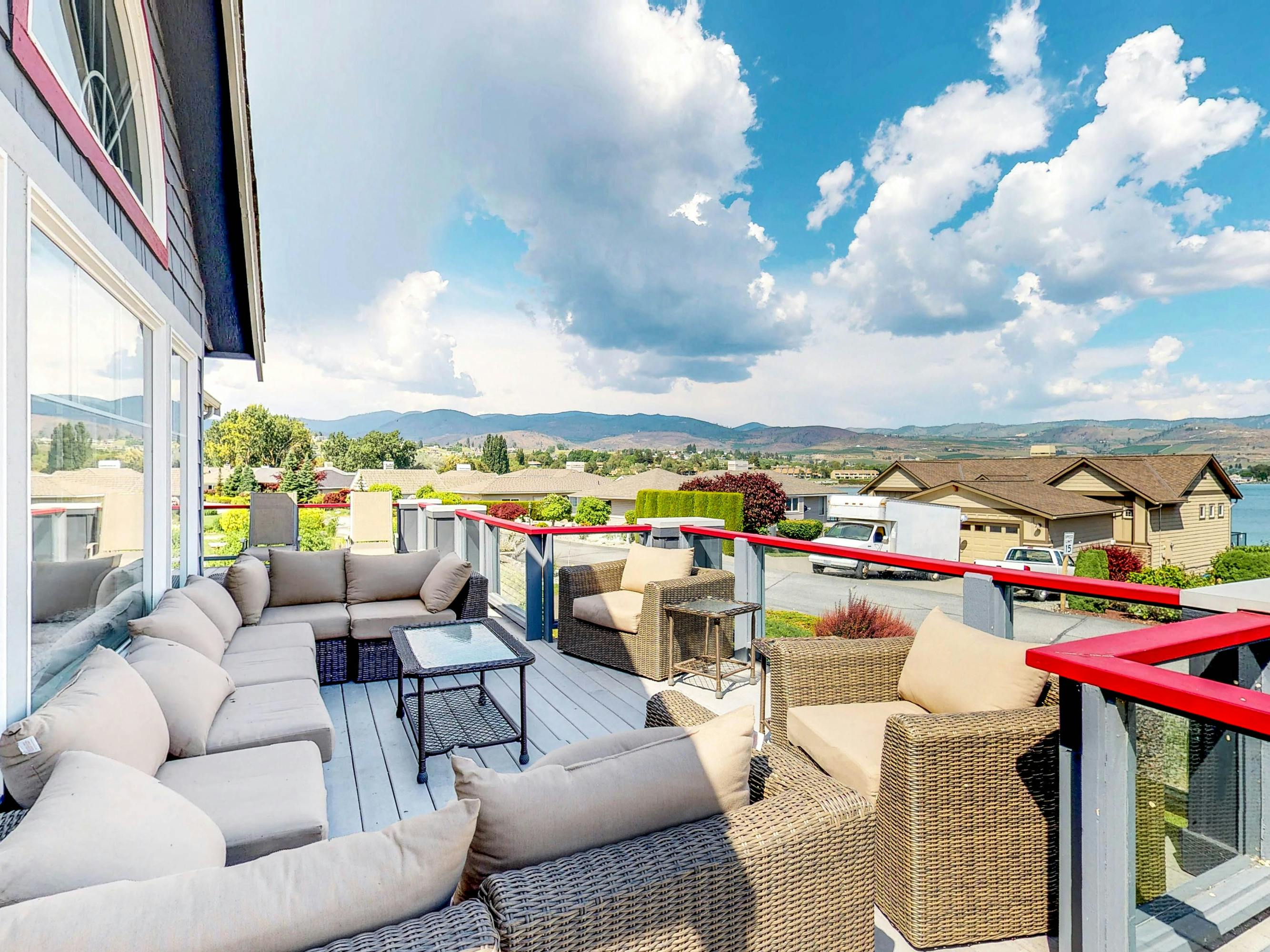 Best Places to Buy a Lake House 2025 Vacasa